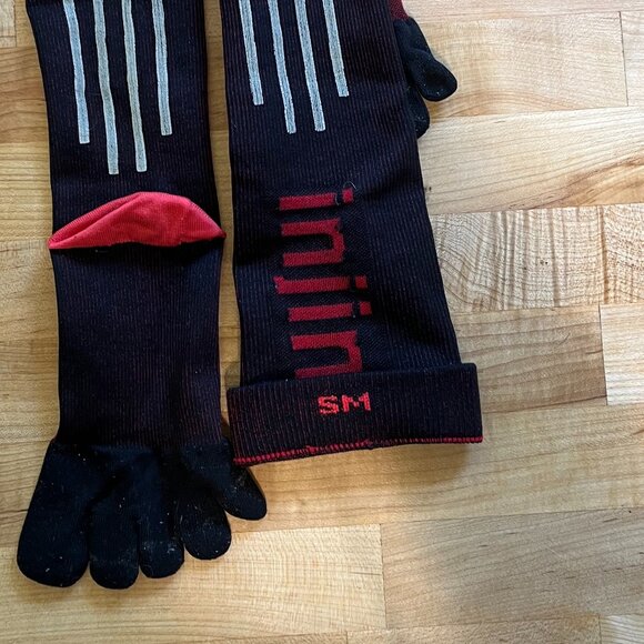 Men's Small 6-7.5 Injinji Compression Over The Calf Long Toe socks Black - Picture 3 of 3